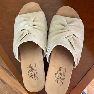 Life Stride Wedge Sandals -EUC sz 6M